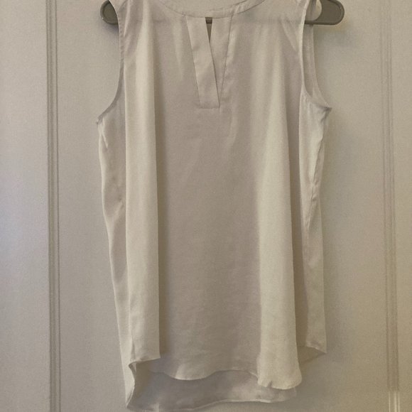 Ann Taylor V-Cutout Shell sleeveless Medium Ivory - Picture 1 of 3